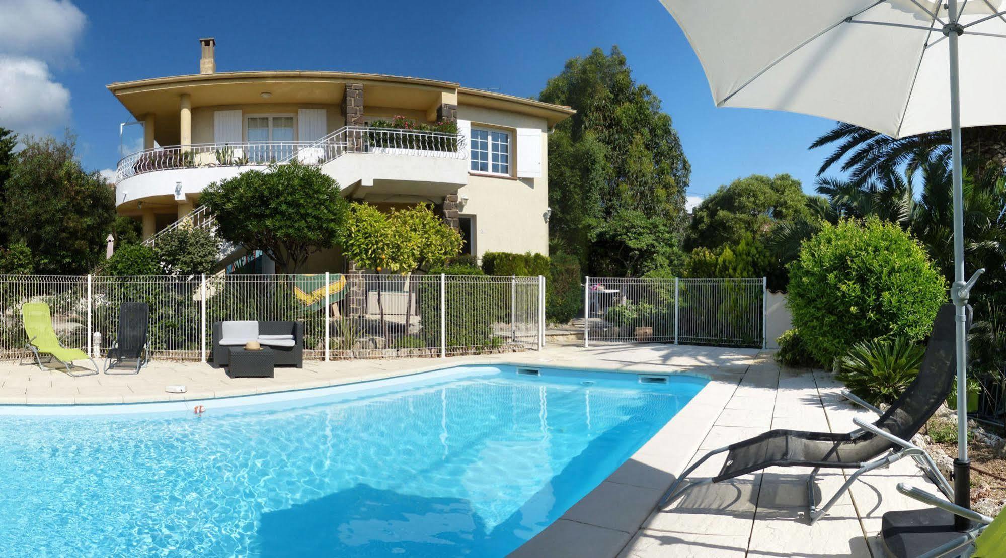 Au Reveil Des Cigales Hotel Saint Aygulf Buitenkant foto